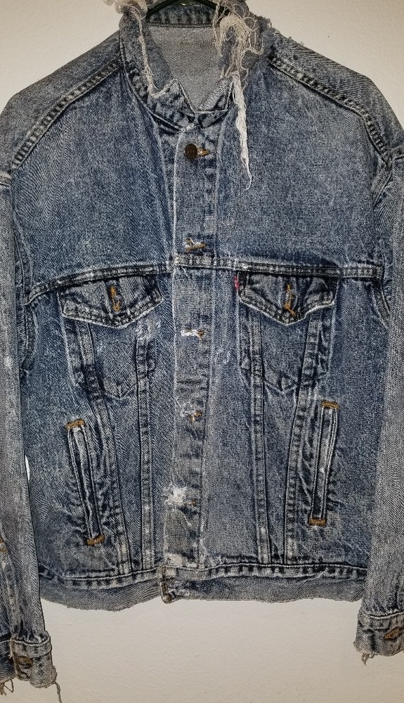 Vintage Levi's trucker jacket, with hand pockets.